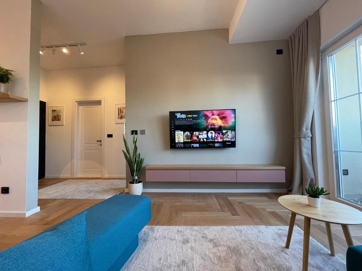 Floral Inn Пристина Екстериор снимка