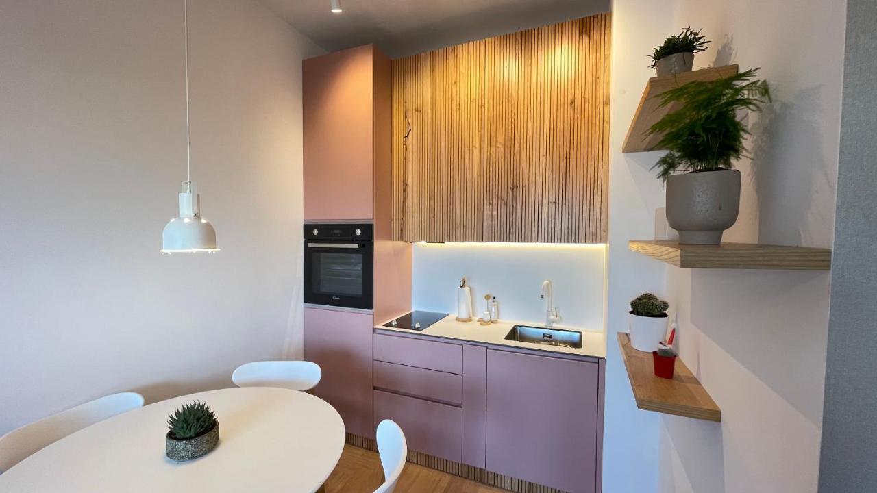 Floral Inn Пристина Екстериор снимка