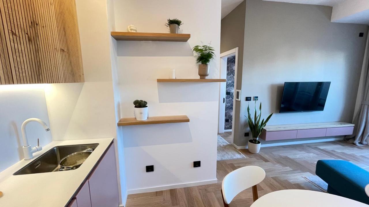 Floral Inn Пристина Екстериор снимка
