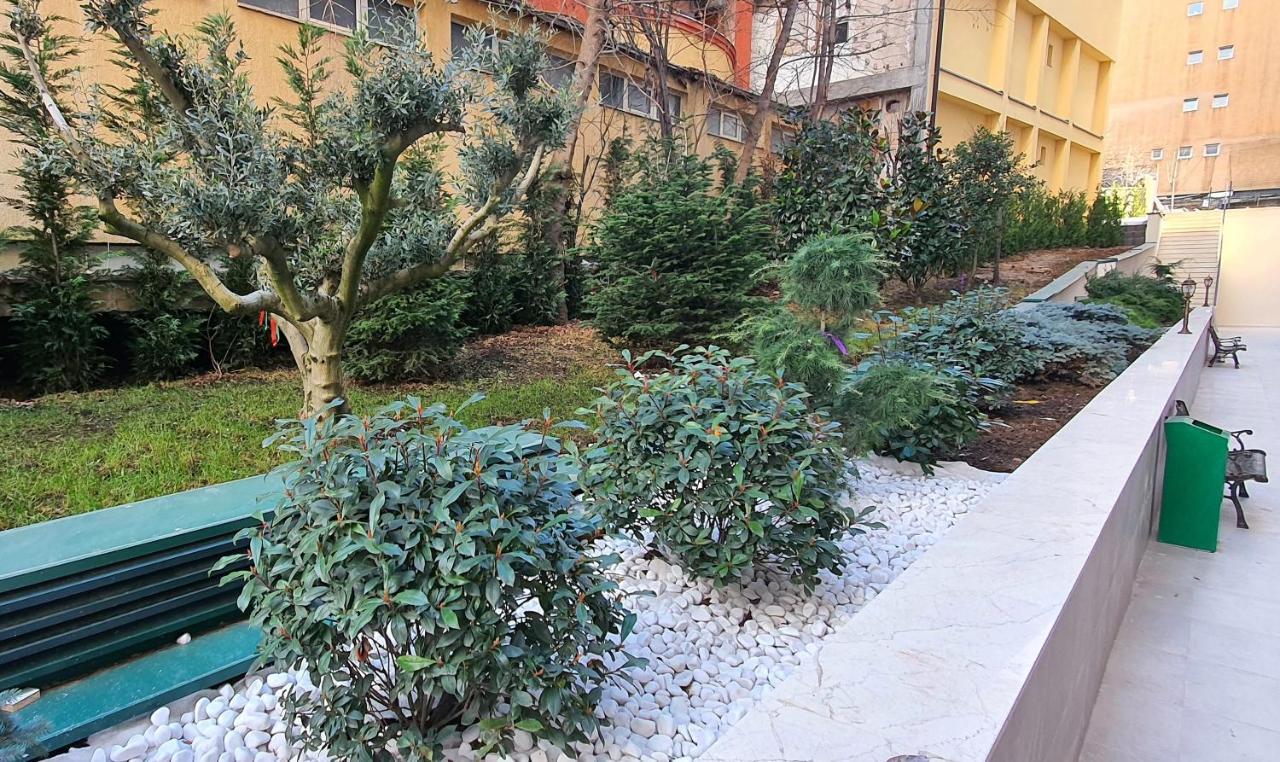 Floral Inn Пристина Екстериор снимка